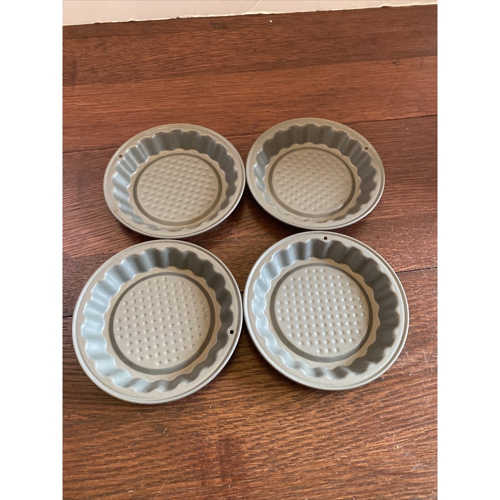 Set of 4 Non-Stick Mini Tart Pastry Pans 4"